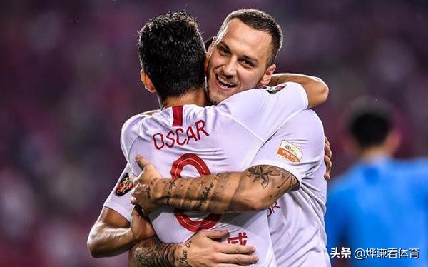 英超首秀杀苏亚雷斯,英超锋霸阵容