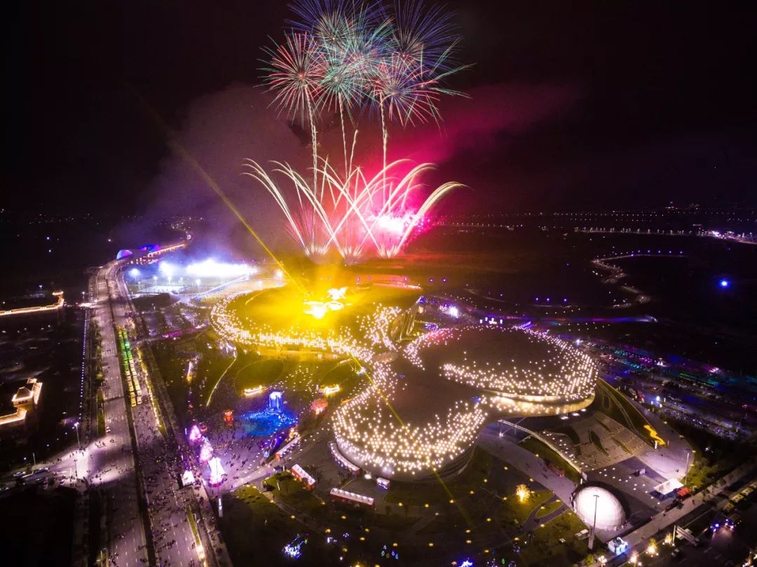 全域旅游星空屋顶“砚生水墨”.来肇庆新区体育中心领略现代美学