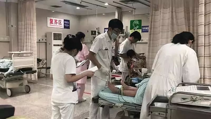 中年男子突发胸痛,中老年劳力性胸痛怎么办