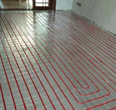 集中供热湿式地暖和干式地暖价格,干式地暖的费用比湿式地暖贵多少