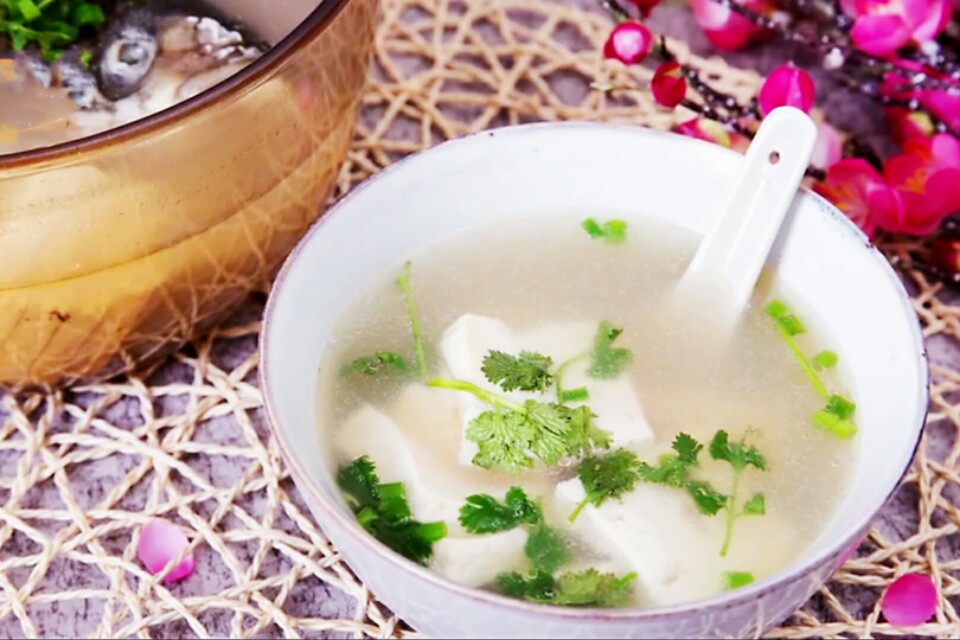鱼头炖豆腐汤给宝宝喝,鱼头豆腐汤的补脑功效