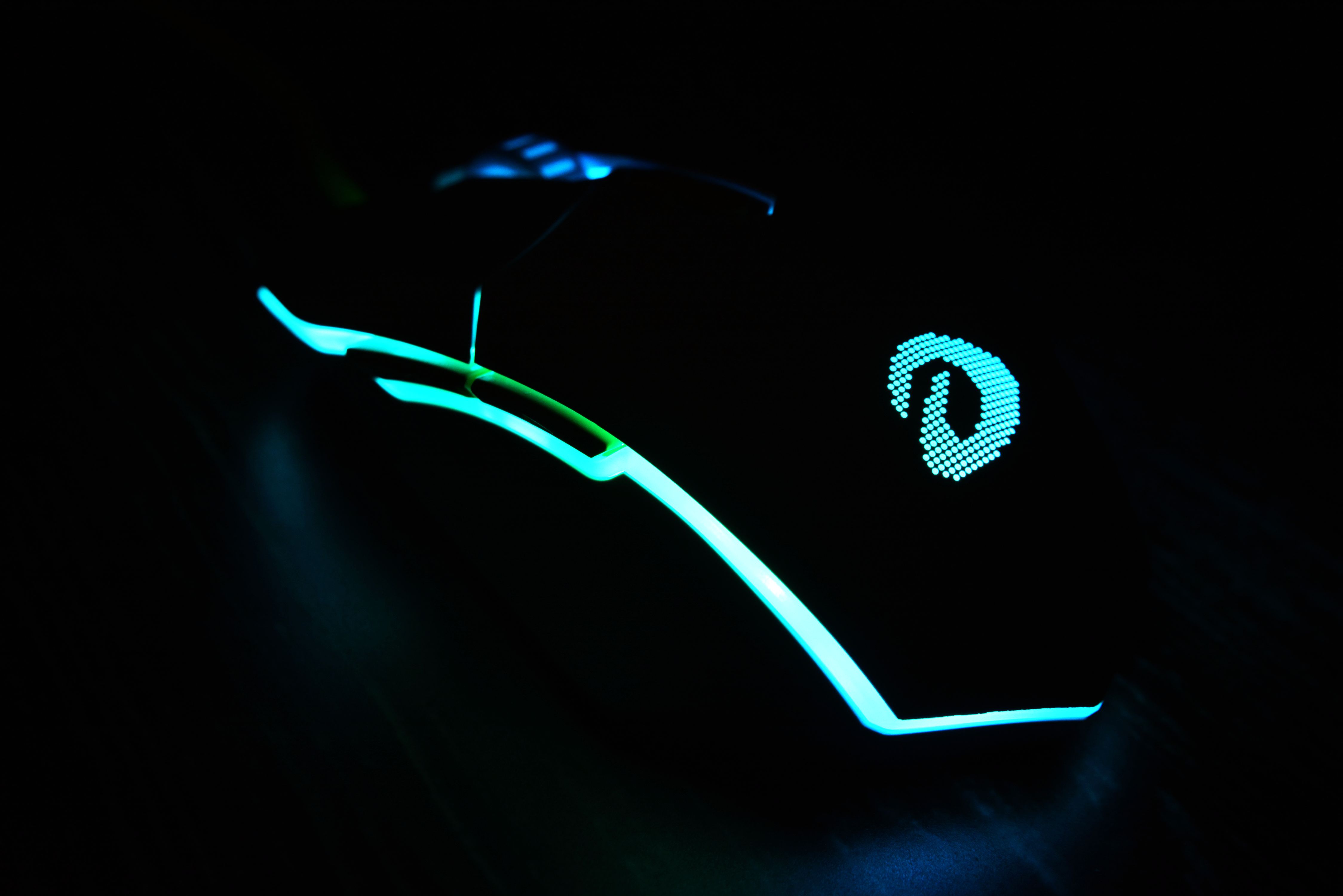 达尔优em910鼠标换微动,达尔优em910鼠标和雷蛇蝰蛇对比