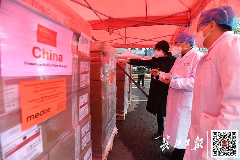 为啥他们不团购也能买到菜?这23个小区内有隔空“小菜场”