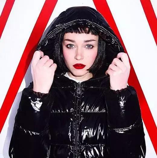 羽绒服怎么穿效果最好 (羽绒服穿着要什么样才叫做刚合适)