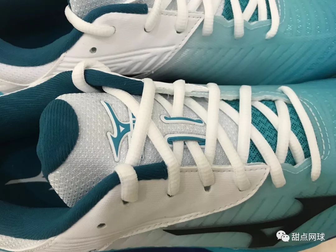 甜点君,美津浓mizuno足球鞋测评