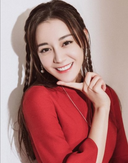 脸上有痣的女人会有什么特征,脸上有痣的女人天生就是大美人