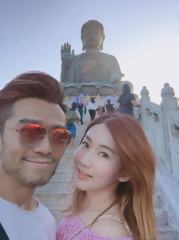 恭喜！27岁TVB亲生女与球员姐弟恋，父亲是身家十亿的LED灯大王