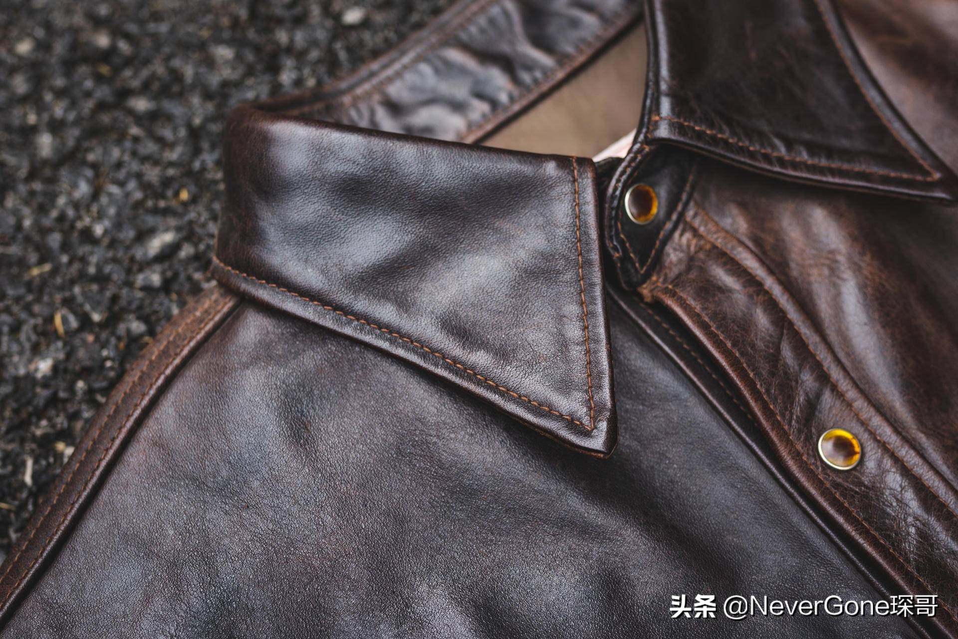 一件美特斯邦威衬衫,一件橘色衬衣