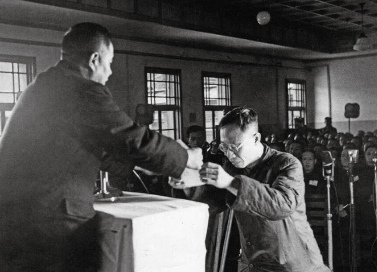 毛主席破例特赦末代皇帝，单独跟他谈了5小时，溥仪几次失声痛哭