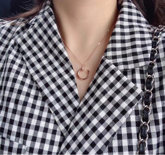 卡地亚项链钉子和大饼哪个漂亮,一条卡地亚项链多少钱