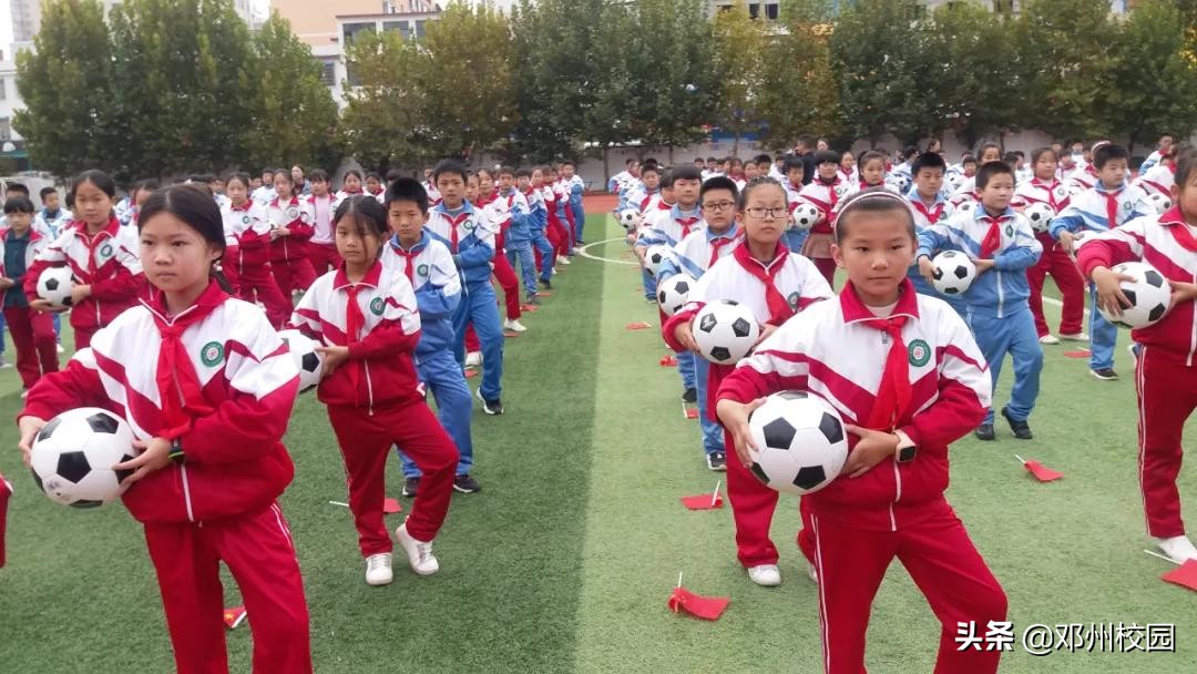邓州市花洲实验小学足球队,新圃街小学足球操比赛