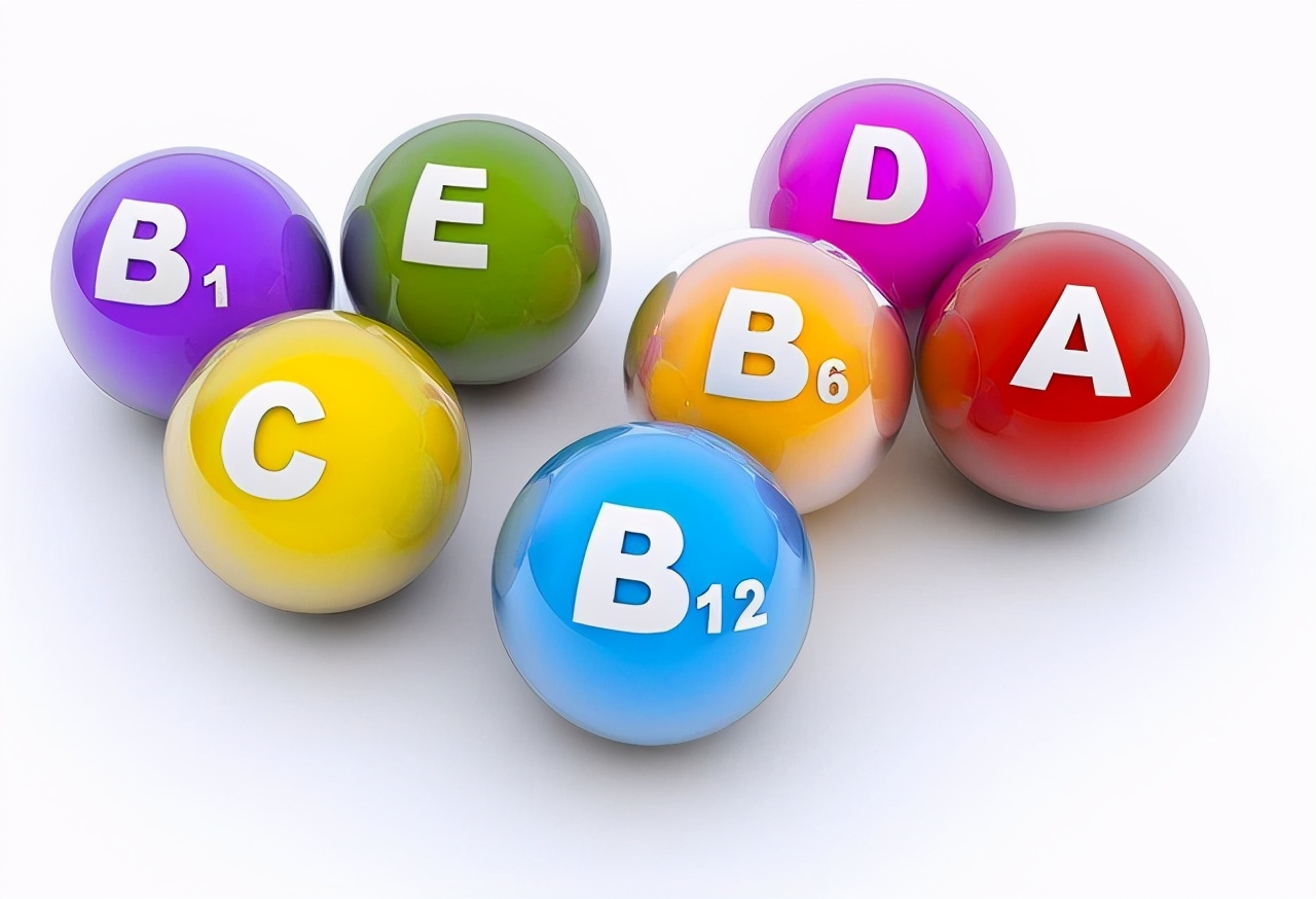 十岁孩子指甲上有竖纹是怎么回事,指甲出现竖条纹还会裂开