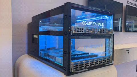 智博会第一天！华为这些黑科技吸引了大批人从众𠈌