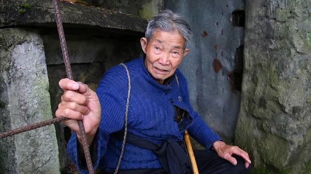 九旬孤寡老人22年在大山建活人墓,92岁孤寡老人22年为自己建活人墓