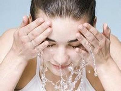 脸皮薄用什么护肤品最好,健康洗脸必备神器