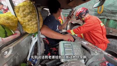 先别说话我老婆给我打电话呢,你们先别说话原文