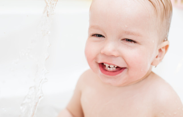 宝宝的牙齿长出来的过程,宝宝牙齿长出来过程