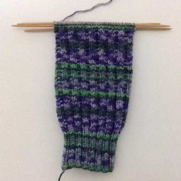 从上往下袜子编织全部过程,钩针编织地板袜子教程全过程解说