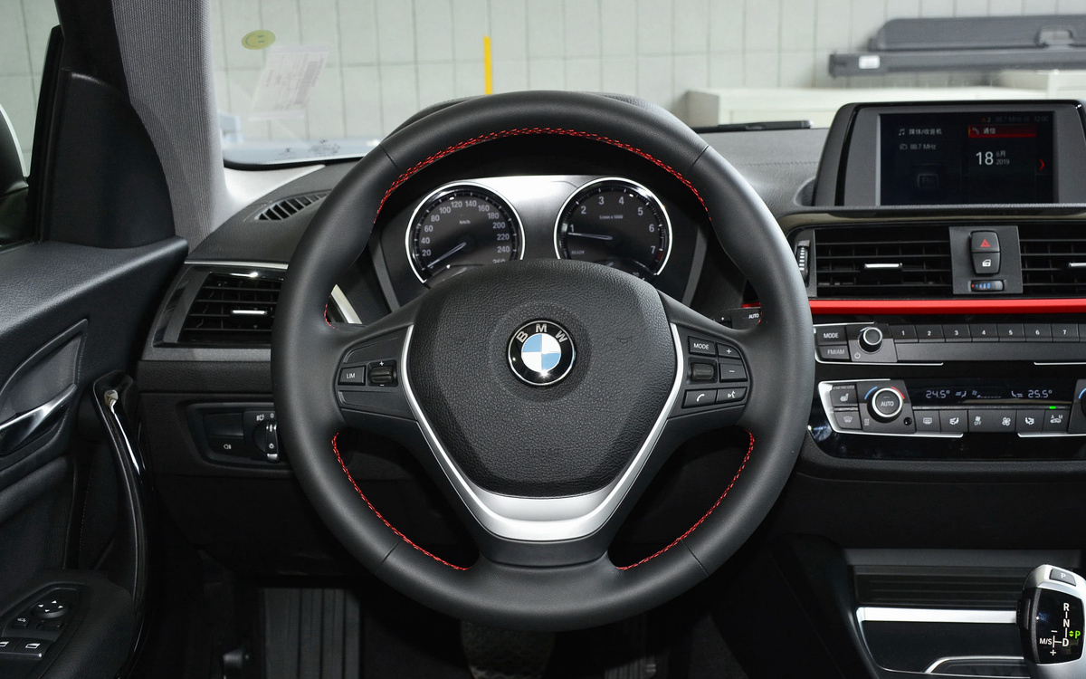 最帅的软顶敞篷4座宝马20万新车,十万能买硬顶两门四座敞篷宝马吗