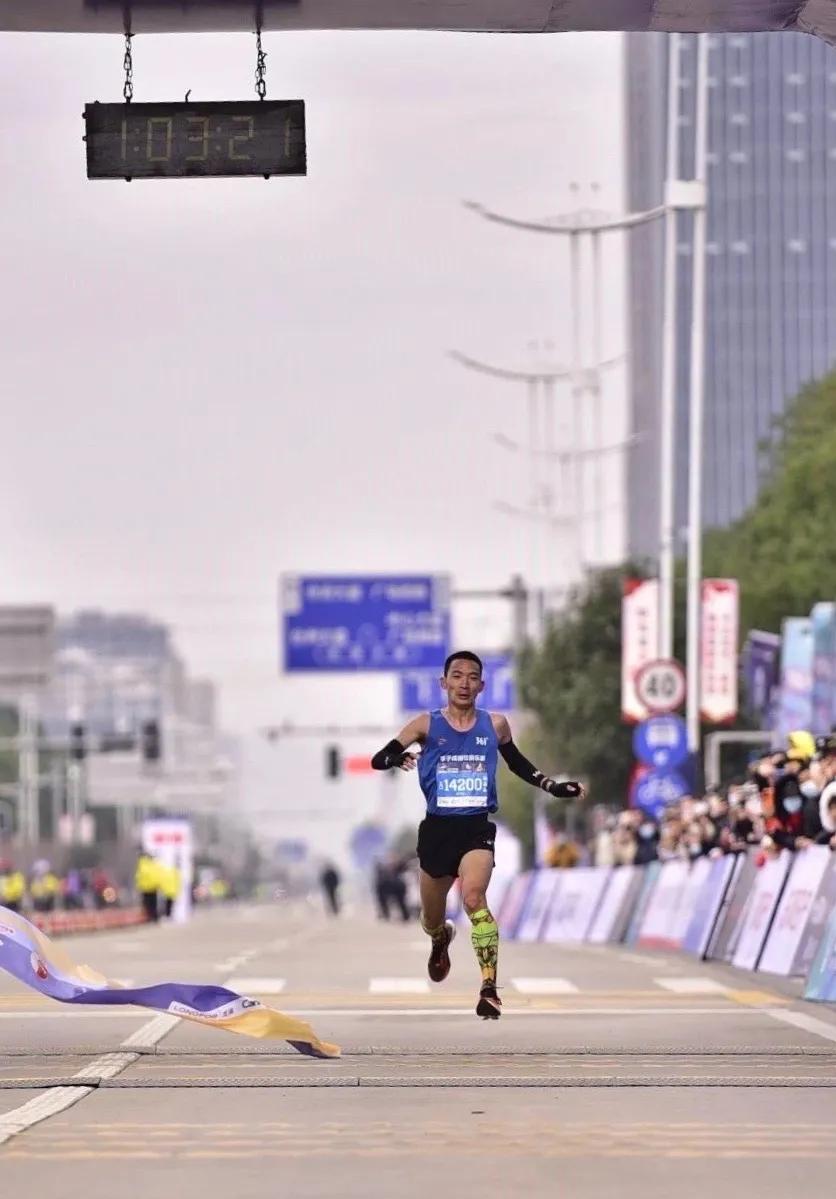 穿什么跑|台北马拉松前100名的精英选手都穿什么跑鞋
