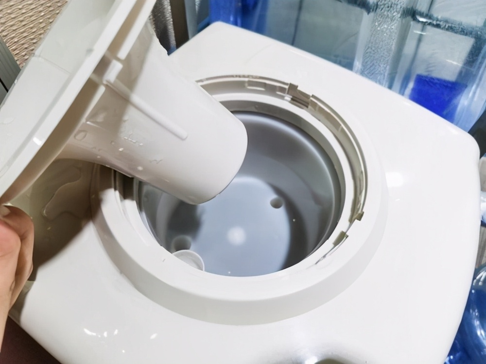 这样清洁饮水机再也不用喝脏水,保持饮水机清洁的方法