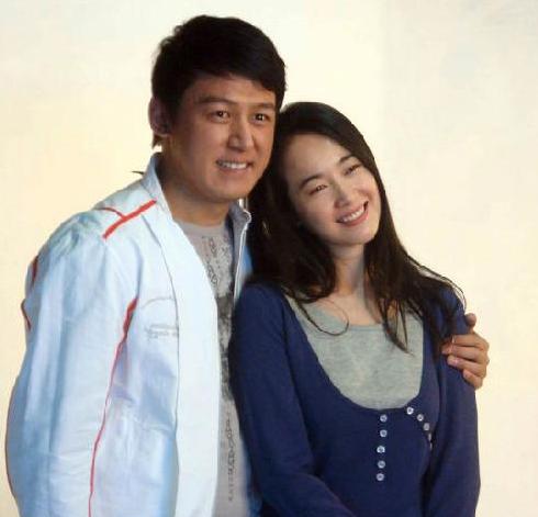 白月光是肖战和谁的,白月光是男主男扮女装的知乎小说