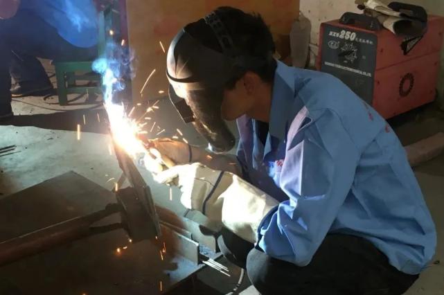 焊接技术有没有发展前景难不难学,学焊接机器人专业前景如何