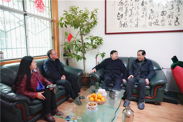 法院党建引领激发干警担当作为,政治引领立足岗位书写报国之志