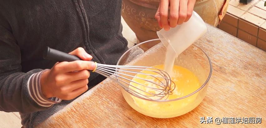 自己动手做出蜡笔小新同款鲷鱼烧，豆沙丝滑甜软，表皮蛋香浓郁