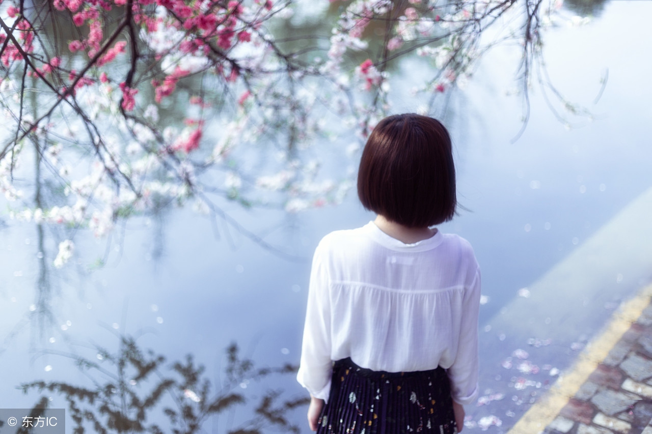 跟女人聊天时哈哈是什么意思,聊天女生说哈哈哈怎么回