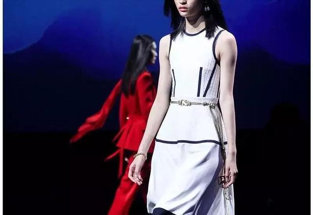 ep雅莹走秀2019,ep雅莹黑裙子