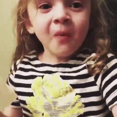 美国女子无视新冠，狂舔超市商品、门把手？全网怒了