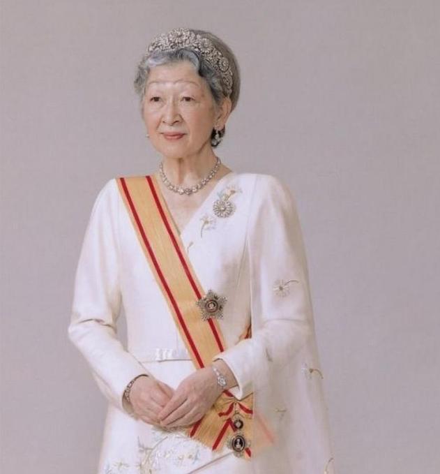 日本皇室皇冠为何不好看,日本皇室珠宝照搬欧洲