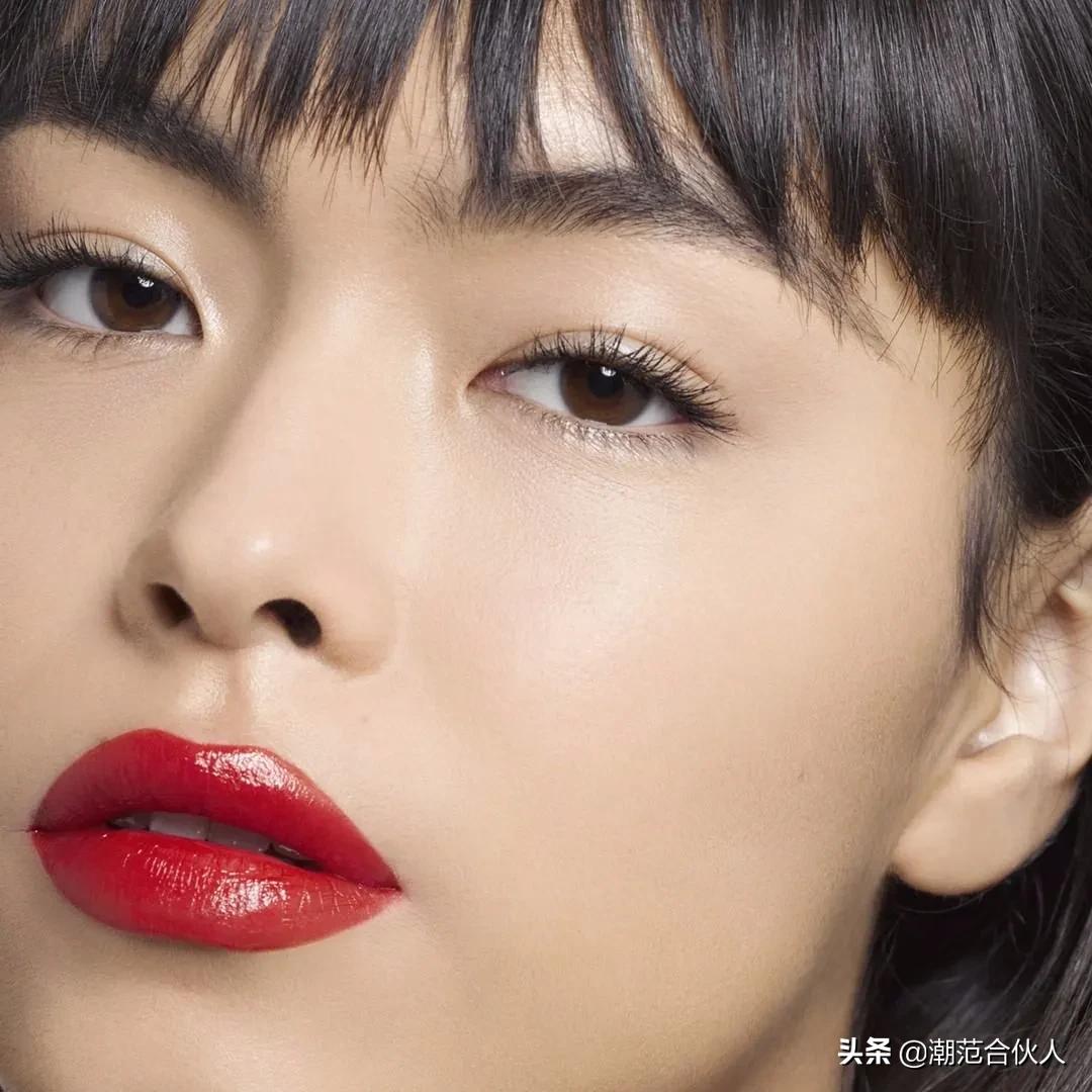 李佳琦omg这个产品也太好用了吧,李佳琦被称为美妆界的代名词