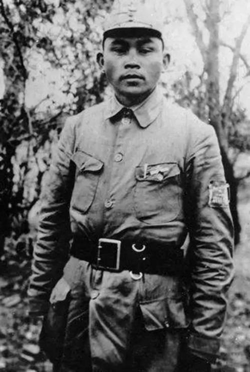 新四军中的上将有几人,新四军有几个副司令员