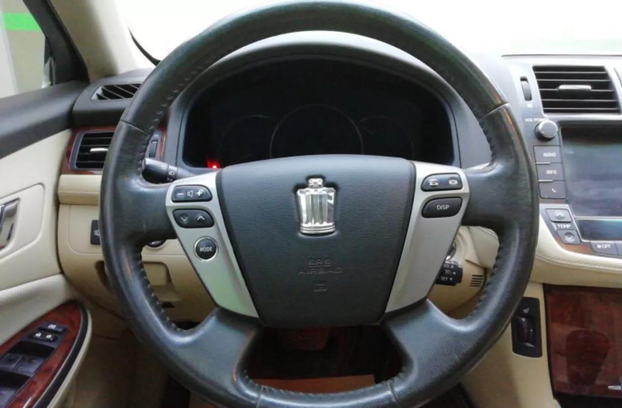 13代半丰田皇冠还值得买么,13代皇冠跟13代半皇冠有什么区别