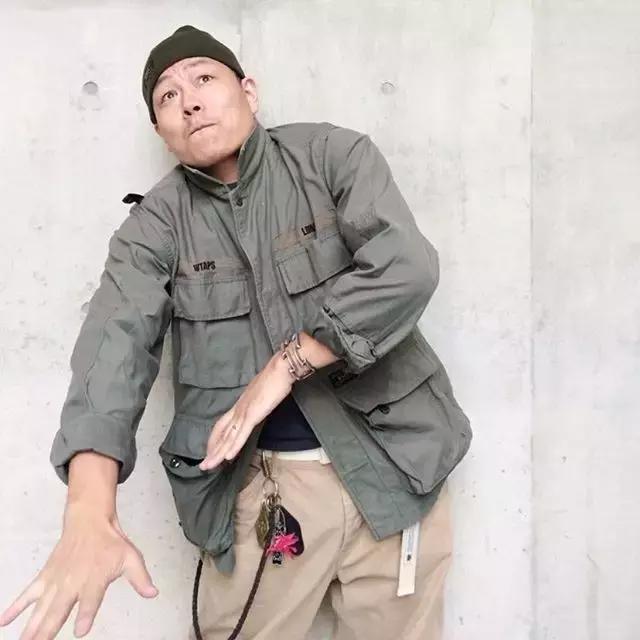 今天余文乐老师要为你们上一堂军装搭配课,答应我要好好学习哟!