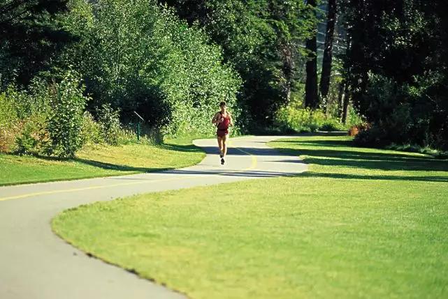 体质差的小孩适合哪种体育运动,从儿童身体条件看适合的运动项目