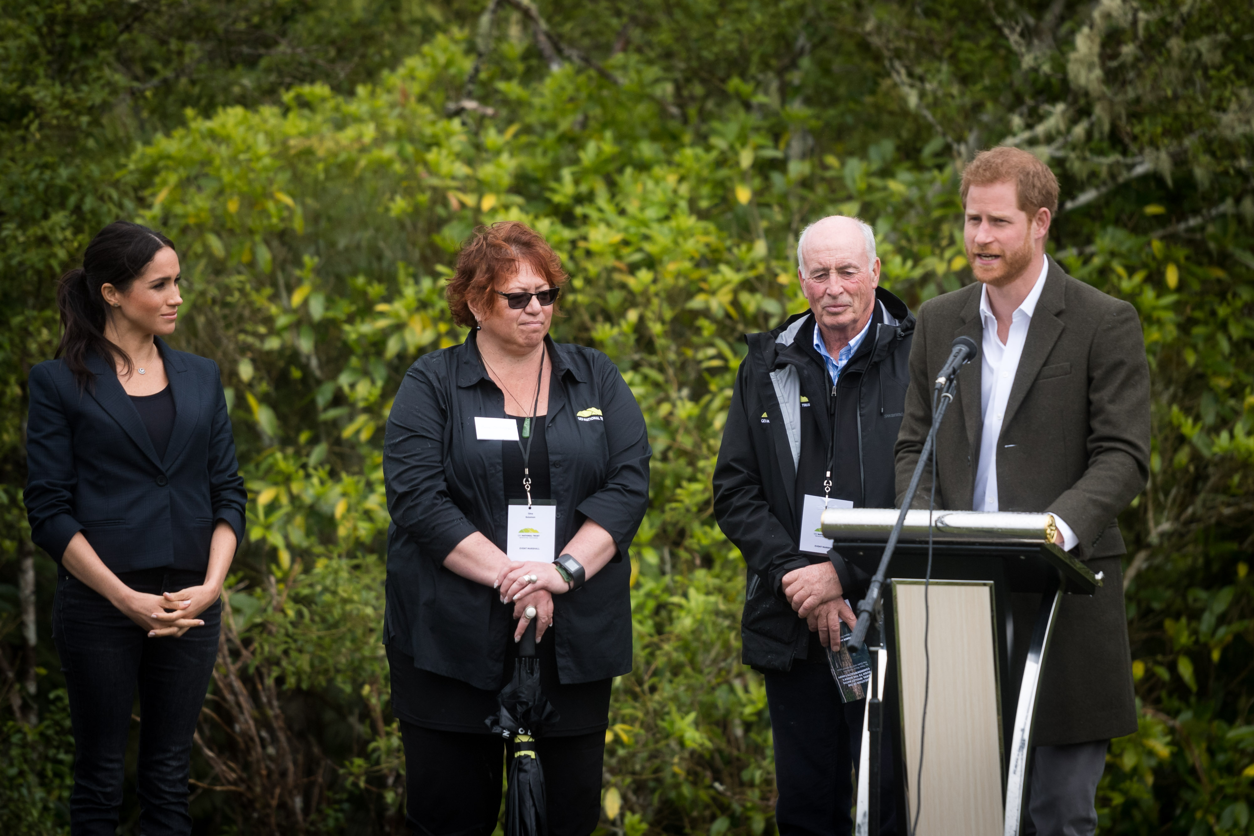 哈里梅根蜜月,哈里梅根徒步游