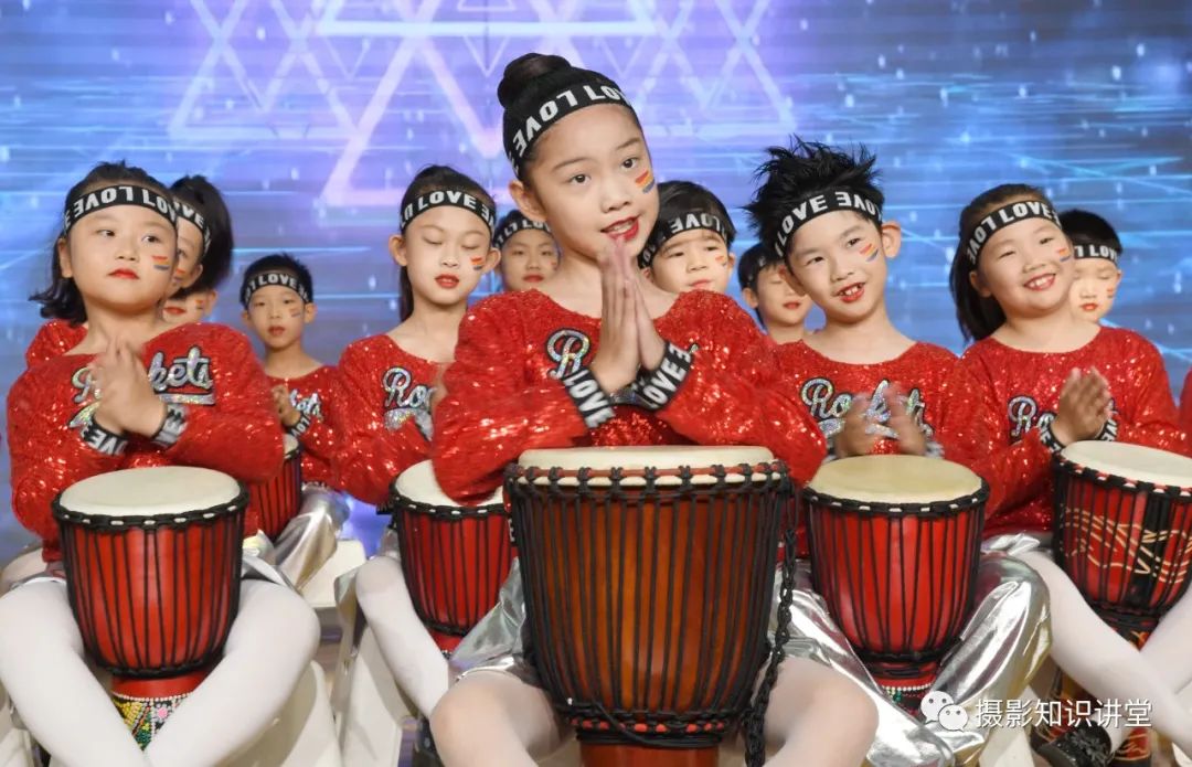 儿童摄影如何逗孩子拍入园照,儿童摄影周岁照拍摄技巧