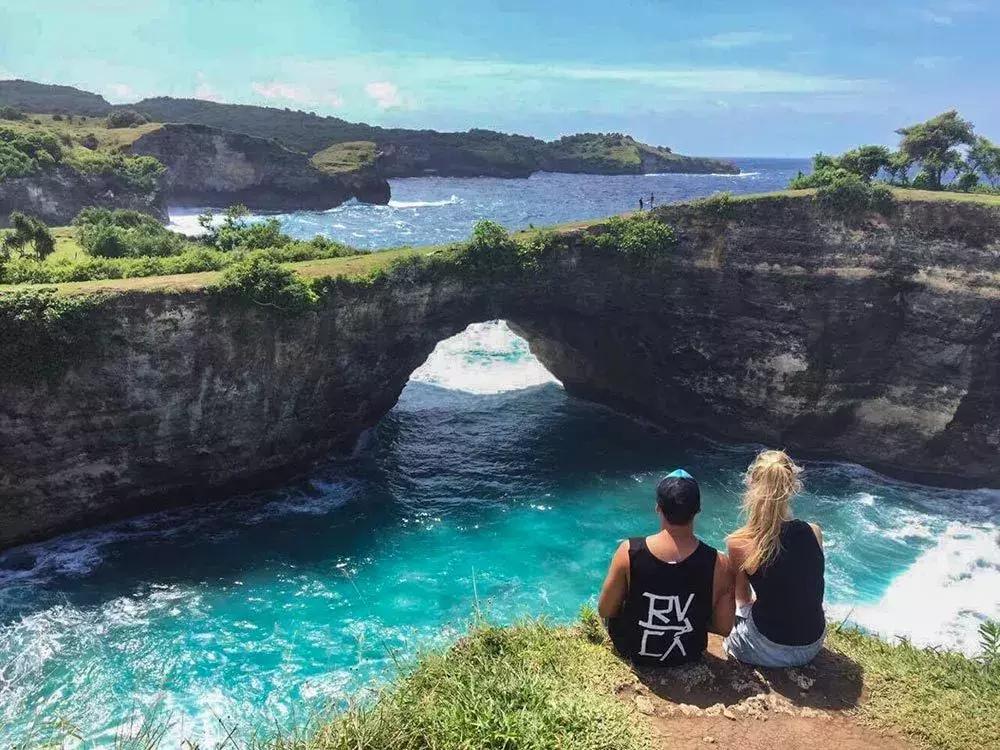 白本护照出境法国旅游免签吗,白本护照旅游去哪个国家比较好