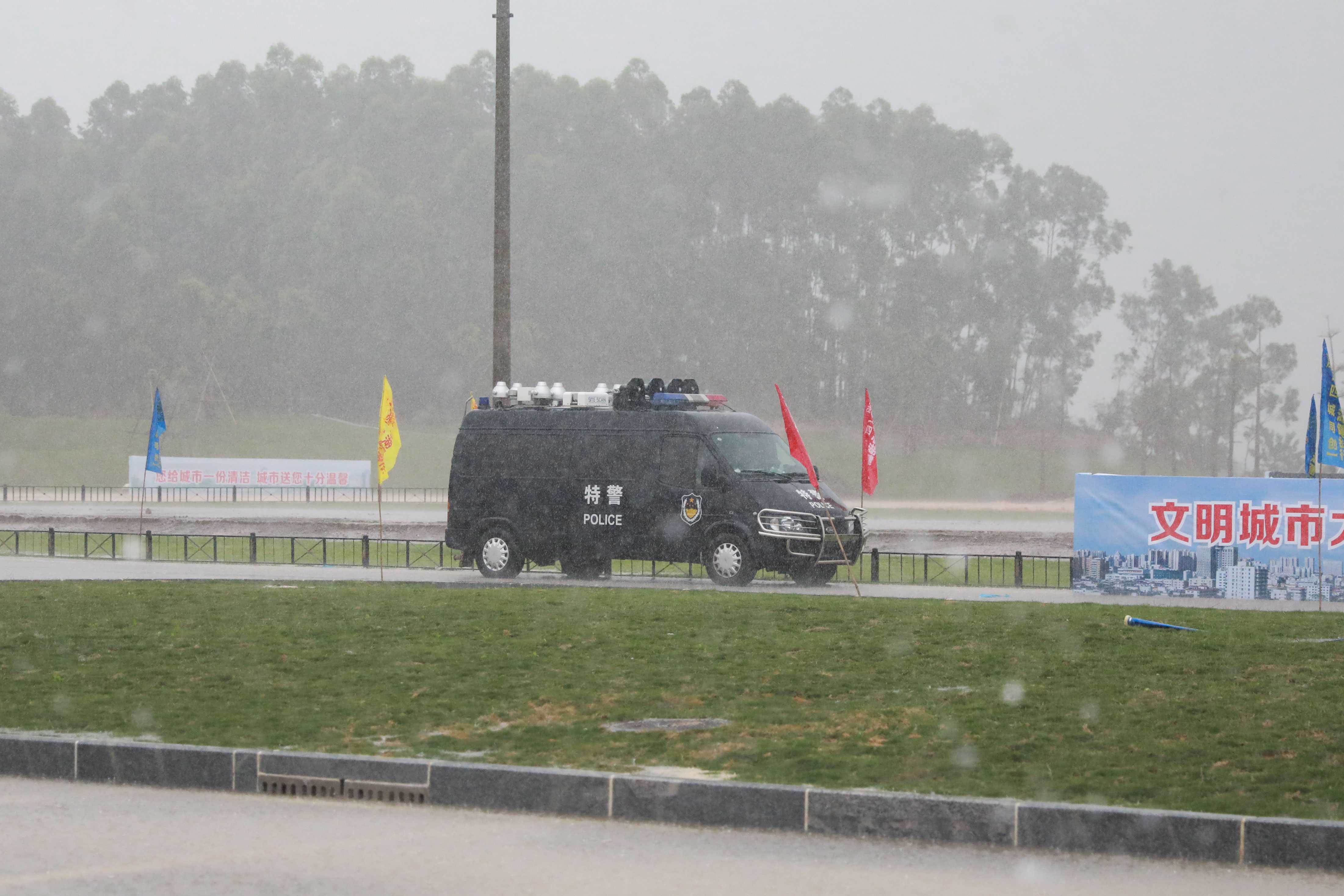 茂名交警帮忙开道护送,茂名交警护航