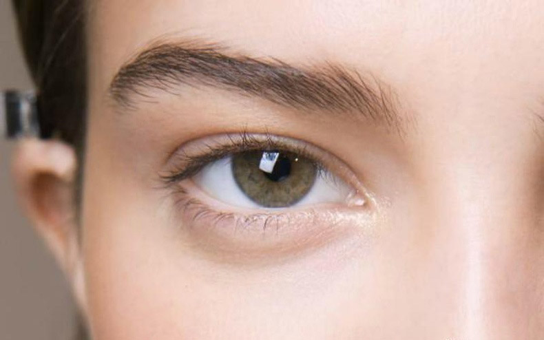 用眉笔怎么做妆容,初学用眉笔画眉毛的技巧视频