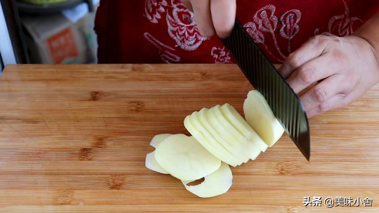 麻辣干锅虾比白灼好吃太多了,做麻辣干锅虾用火锅底料怎么做
