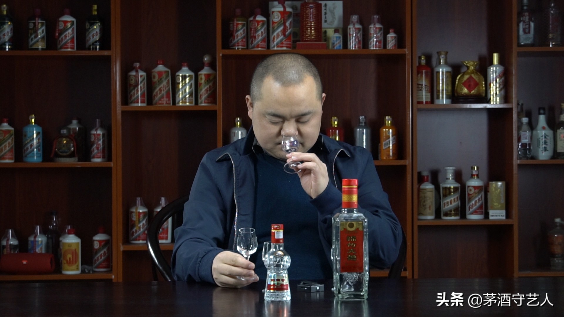 绵竹大曲品酒,茅酒守艺人品酒绵竹大曲