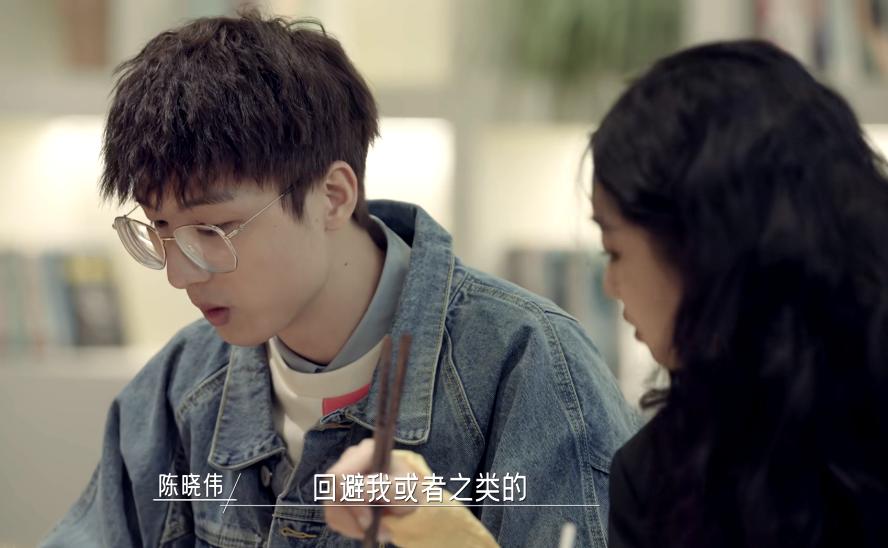 面对同一个单身暖男，两个高情商女人的不同选择