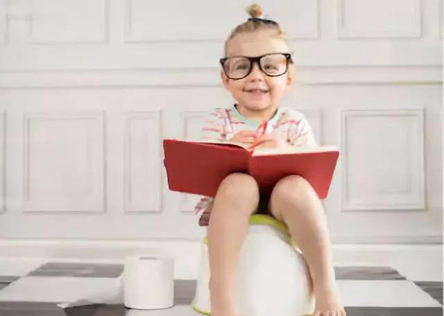 让孩子自己上厕所,10个妙招让宝宝独立如厕更轻松