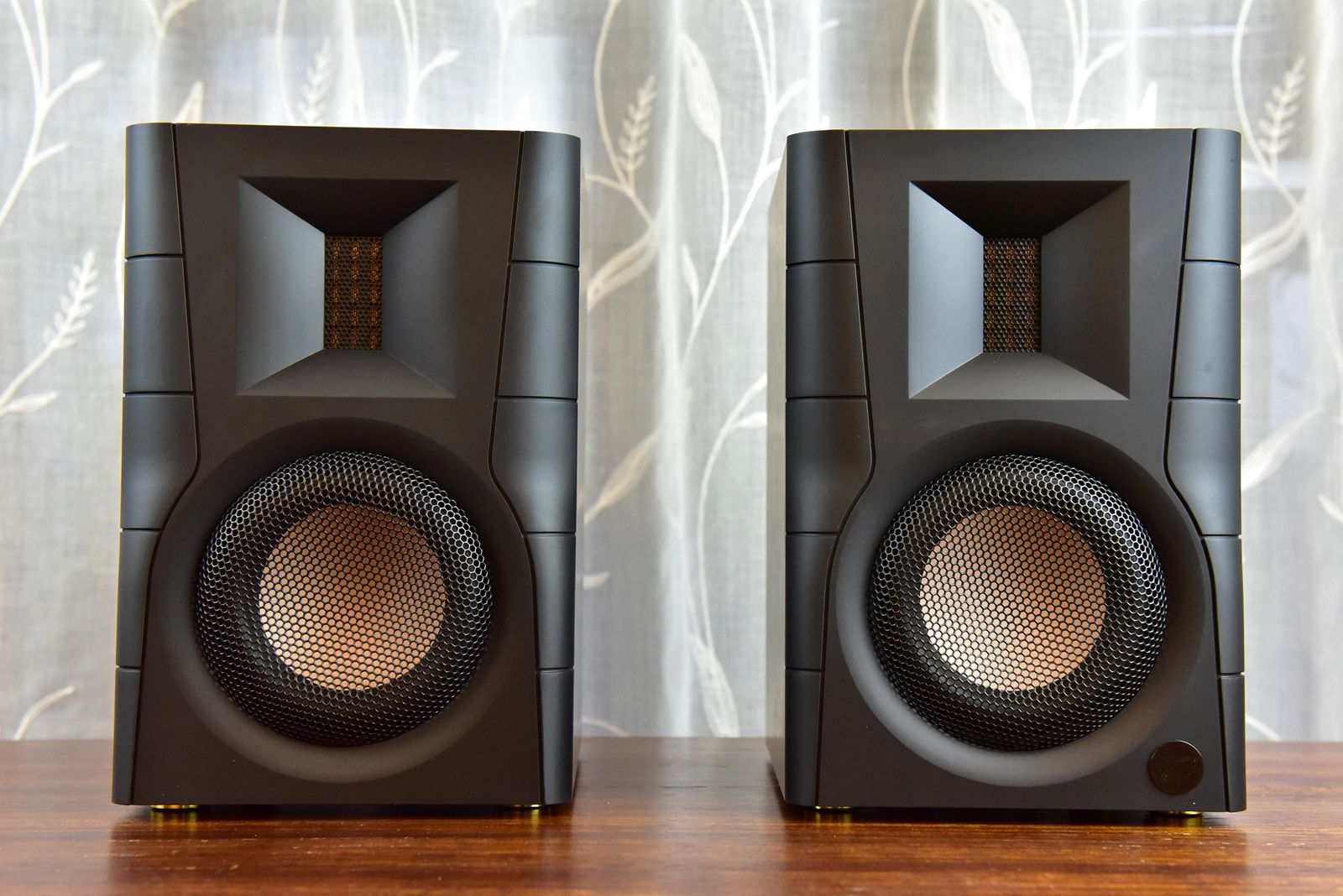 真力惠威监听音箱 (惠威m200mkii与真力8010音箱比较)