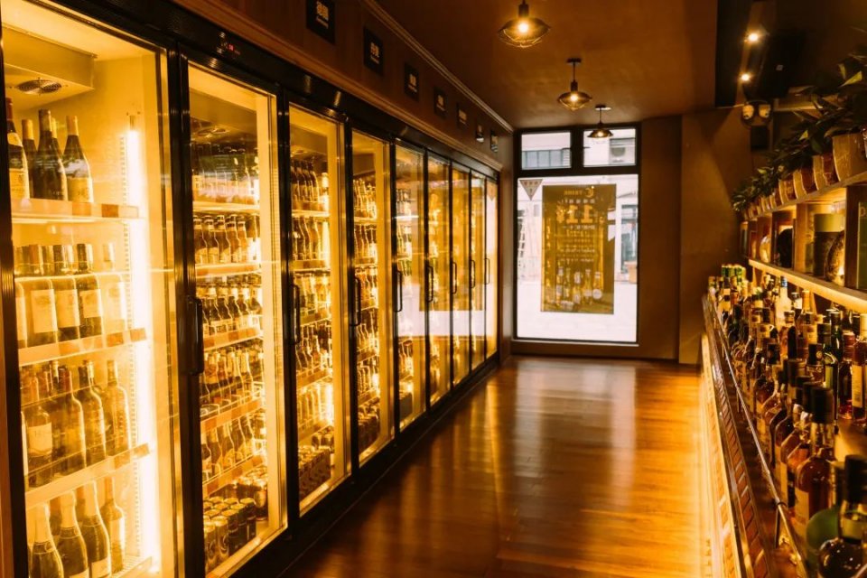 700平米小型仓库,仓库式酒水批发