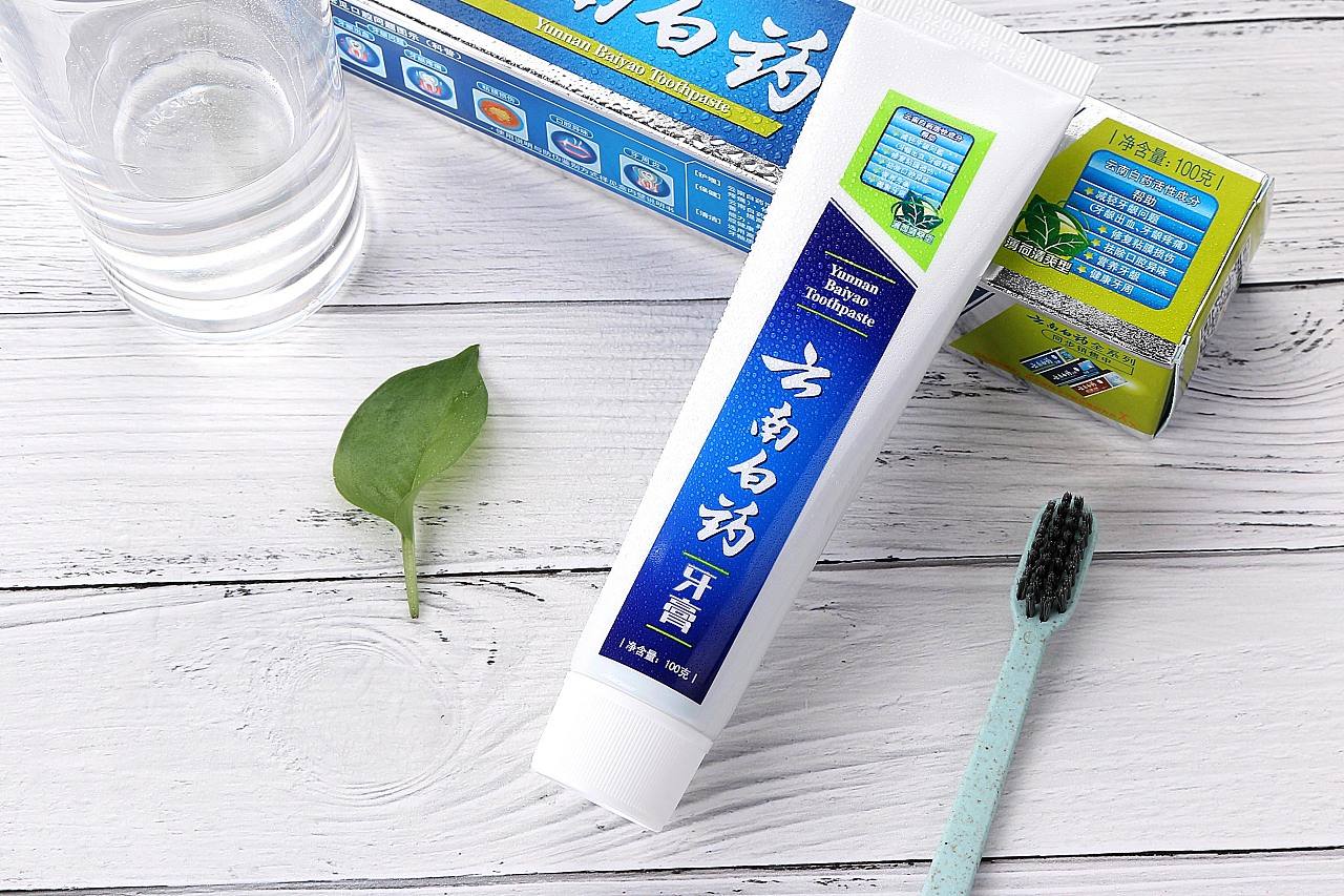 白边鞋子发黄发黑氧化的清洗方法,鞋子发黄了怎么洗白最快最干净